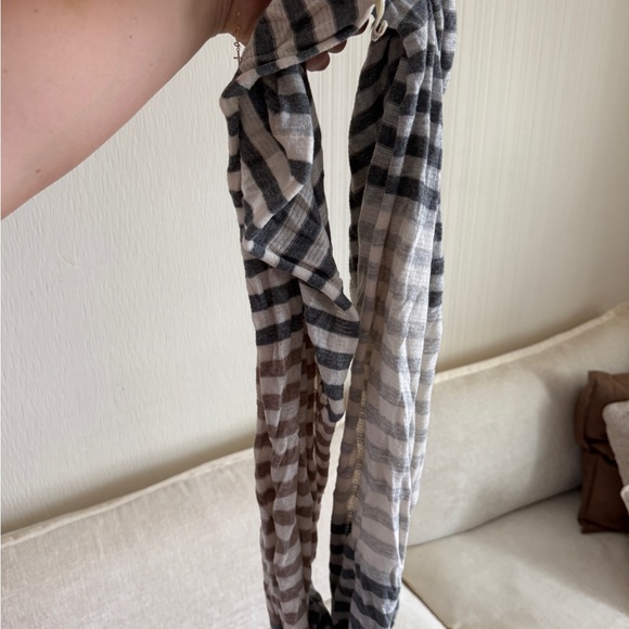 American Eagle Outfitters Checkered Scarf in Gray and Tan - Picture 4 of 4